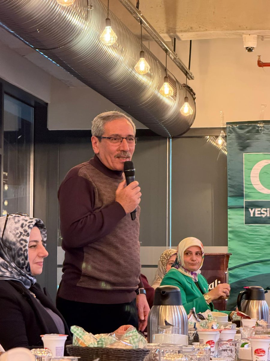 HaciMehmetAtas's tweet photo. Yeşilay Haftası 
Münasebetiyle 
Sivil Toplum ve Halkla ilişkiler olarak 
Güngören Yeşilay Şubesinin düzenlemiş olduğu İftar programına katılım sağladık
@abdullahozdemir 
@meozkaya 
@dvrnyalcinkaya https://t.co/UVmX8FvFIB