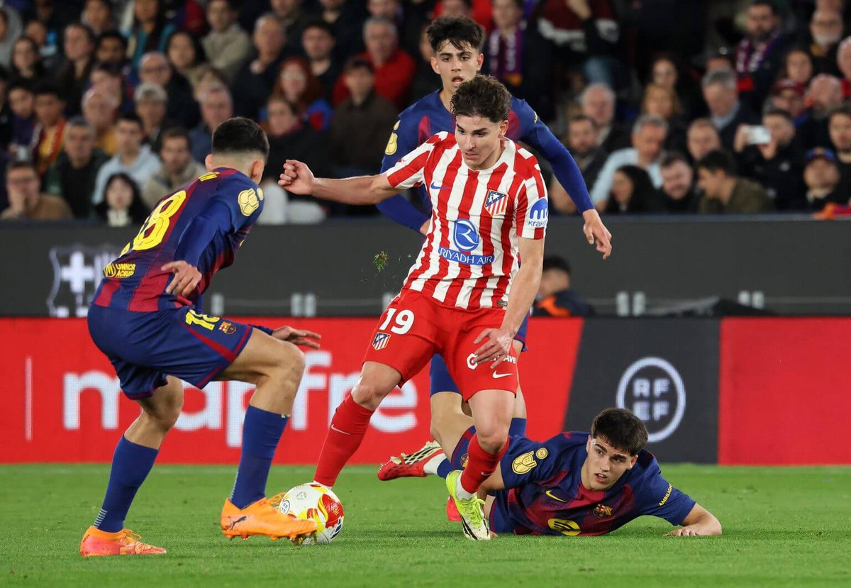 idextratime's tweet photo. 🚨 NEW : Barcelona berencana melepas Robert Lewandowski yang kontraknya juga akan habis di akhir musim ini, meskipun keputusan belum sepenuhnya final dan masih bisa berubah tergantung performa serta pertimbangan klub.

Siapa penggantinya?
Julián Álvarez dan Harry Kane adalah target utama pengganti, Barca percaya bahwa Julián Álvarez tertarik untuk bergabung.

Selain itu nama Victor Osimhen dan Omar Marmoush juga masuk dalam radar Barcelona. 📡

📝 @TheAthleticFC