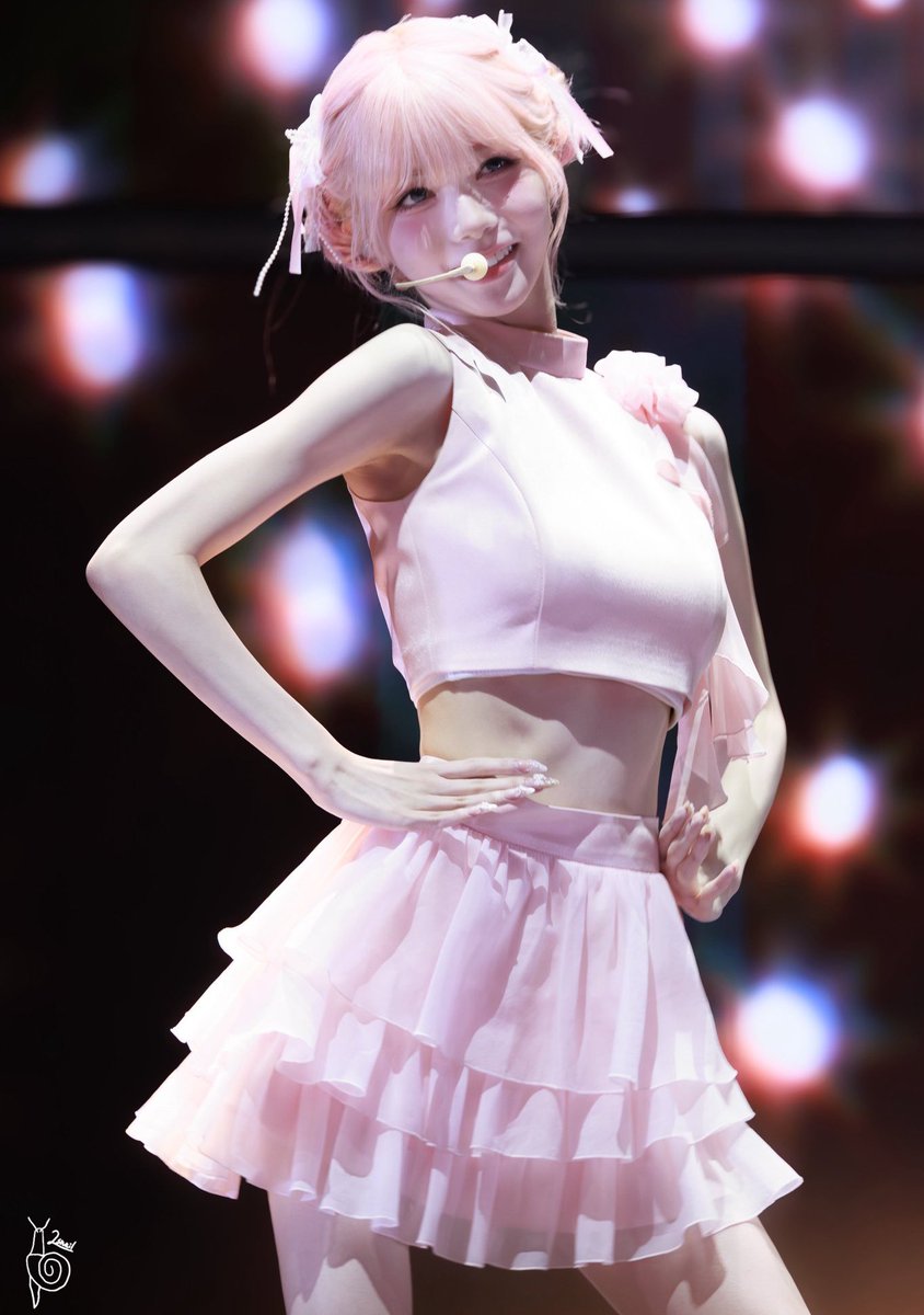 kah anorexic april 𝜗𝜚 tweet media
