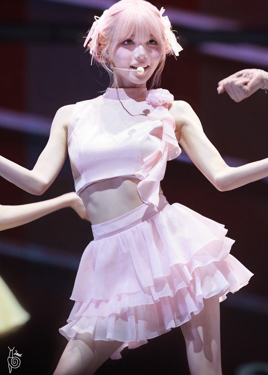 kah anorexic april 𝜗𝜚 tweet media
