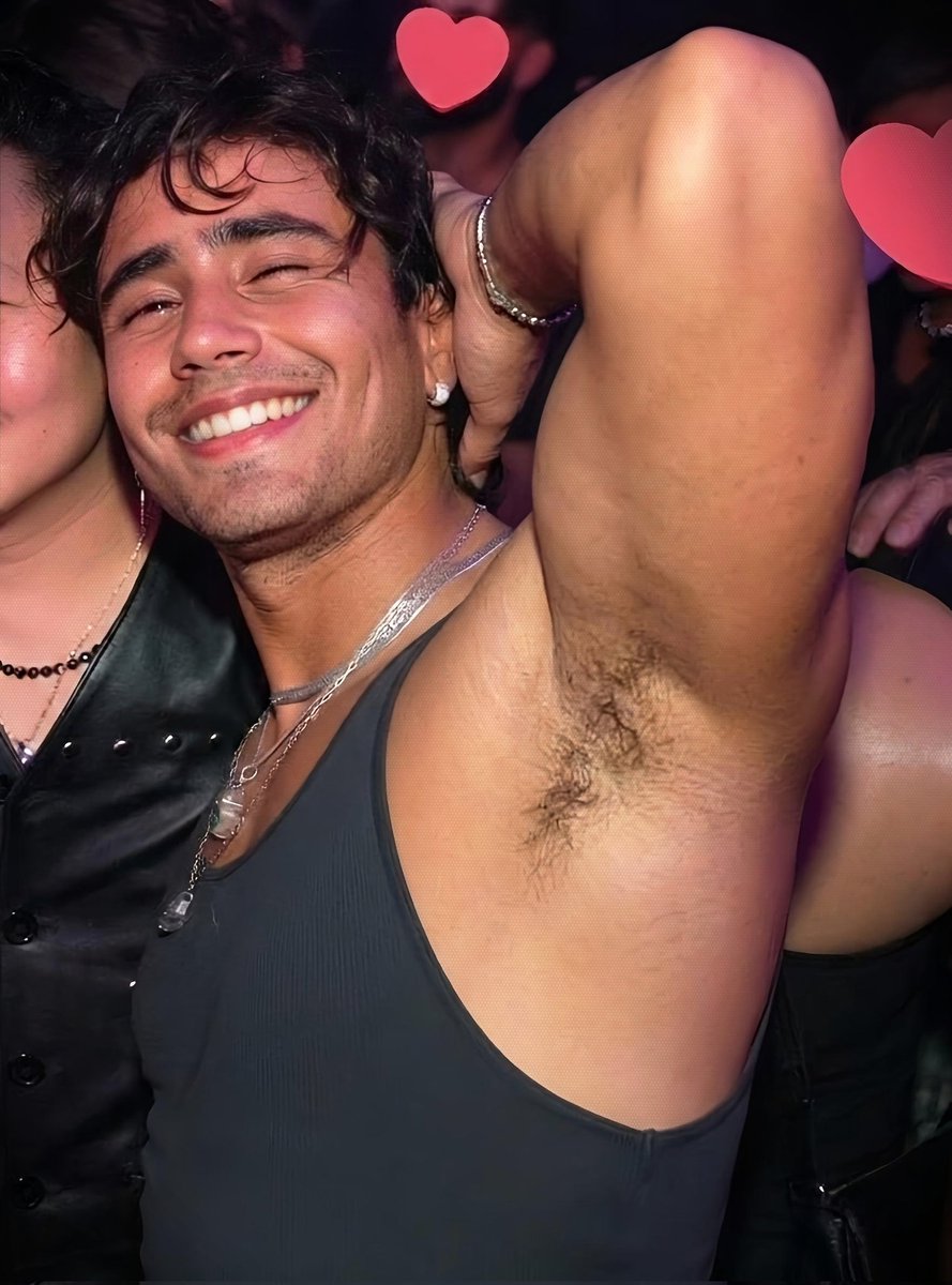 ꜱᴀᴍ ❤️ biceps | 51% AI tweet media