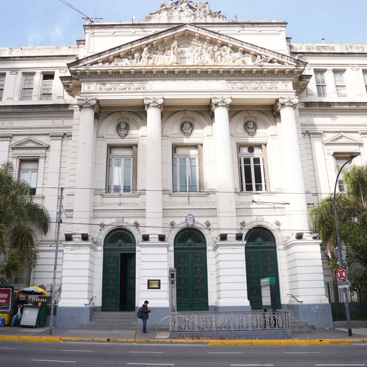 DOCENTES UNIVERSITARIOS LLAMAN AL PARO INDETERMINADO HASTA QUE SE APLIQUE LA LEY DE FINANCIAMIENTO EDUCATIVO

El lunes 16 de marzo comenzará un paro nacional de docentes universitarios, que podría finalizar el 20, para retomar el 23 las clases. Sin embargo, docentes de la
