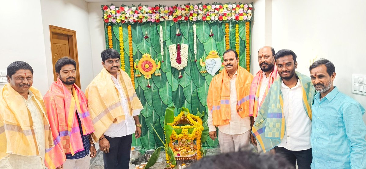 AKYBJP's tweet photo. Congratulations Vallapu Manoj Yadav &amp; family on your beautiful new home! 🏡
May this house be filled with happiness, prosperity, and countless wonderful memories. Wishing you all love, peace, and success in your new beginning. ✨

 - Karthik Yadav Aenugula https://t.co/WOG1FrssaD