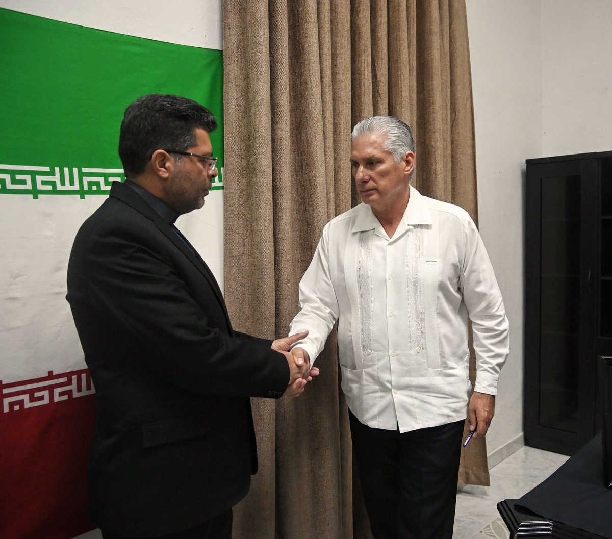 ✍️| En este momento de profundo dolor, transmito las muestras de solidaridad y las más sentidas condolencias del pueblo y Gobierno cubanos, y las hacemos extensivas a su familia, seres queridos y amistades, precisó.