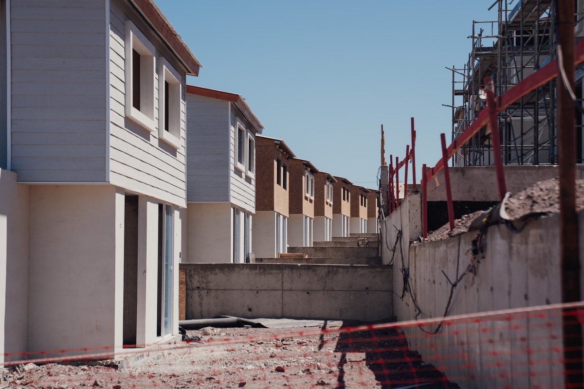 Gore_Tarapaca's tweet image. #ViviendasSociales 🏠✅

¡Más del 70% de avance presentan las viviendas sociales cofinanciadas por el #GORE! ✨

El Gobernador José Miguel Carvajal, junto a las dirigentas; y el director regional de #Serviu, Juan Pablo Sepúlveda, realizaron una visita inspectiva a las obras del