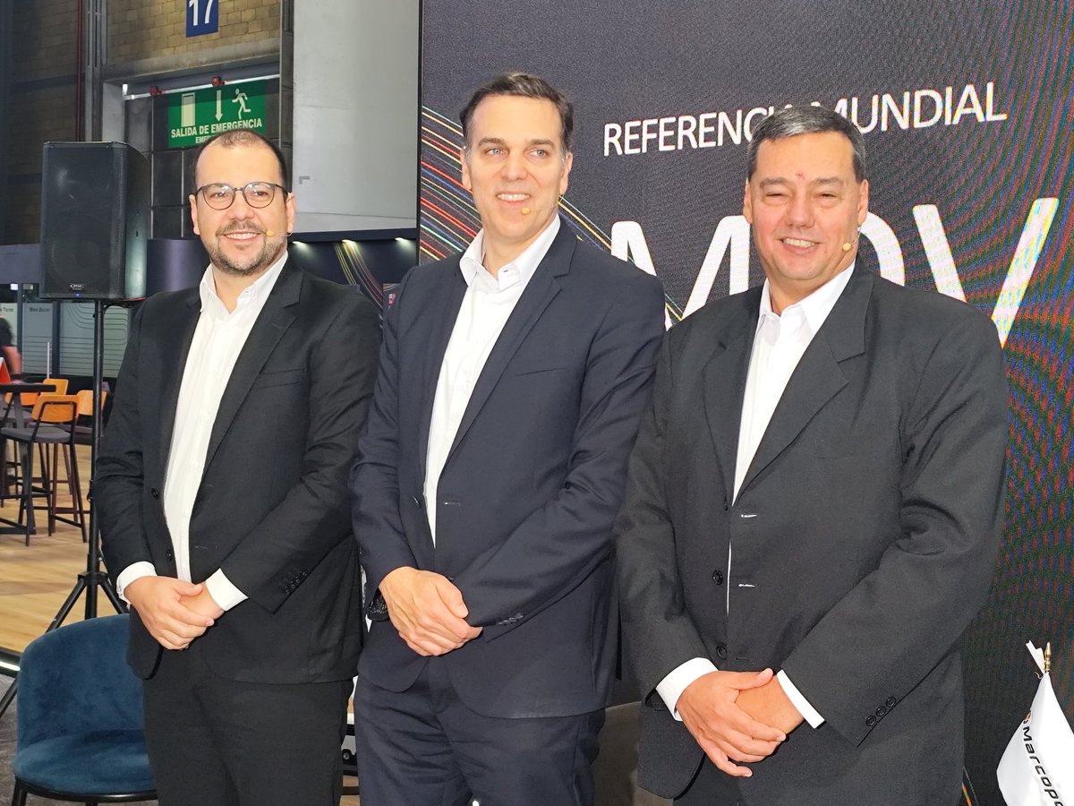 Pasajero7's tweet photo. 🚍🔋@MarcopoloMx refuerza su apuesta por la #electromovilidad de la mano @DINAmx y #MegaFlux, al presentar su autobús ATTIVI de 12 metros 100% eléctrico, con autonomía de 300 kilómetros, en el marco de #ExpoForoMovilidad https://t.co/5lj1EvKmlh