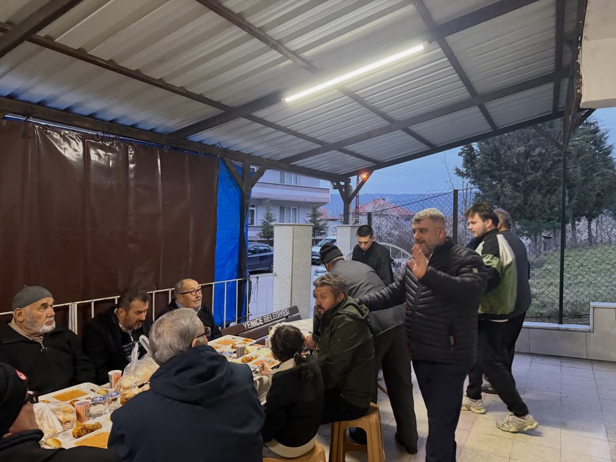 sertaskarakas's tweet photo. 🌙 Ramazan’ın Bereketi 🌙

📍 İsmetpaşa Mahallesi Hacıarpalığı mevkiinde kıymetli hemşehrilerimizle aynı sofrada iftarımızı açtık.

Ramazan’ın bereketini, paylaşmanın ve kardeşliğin güzelliğini birlikte yaşadık.
Rabbim oruçlarımızı kabul, birlik ve muhabbetimizi daim eylesin. 🤲 https://t.co/z5Ppor8pW9