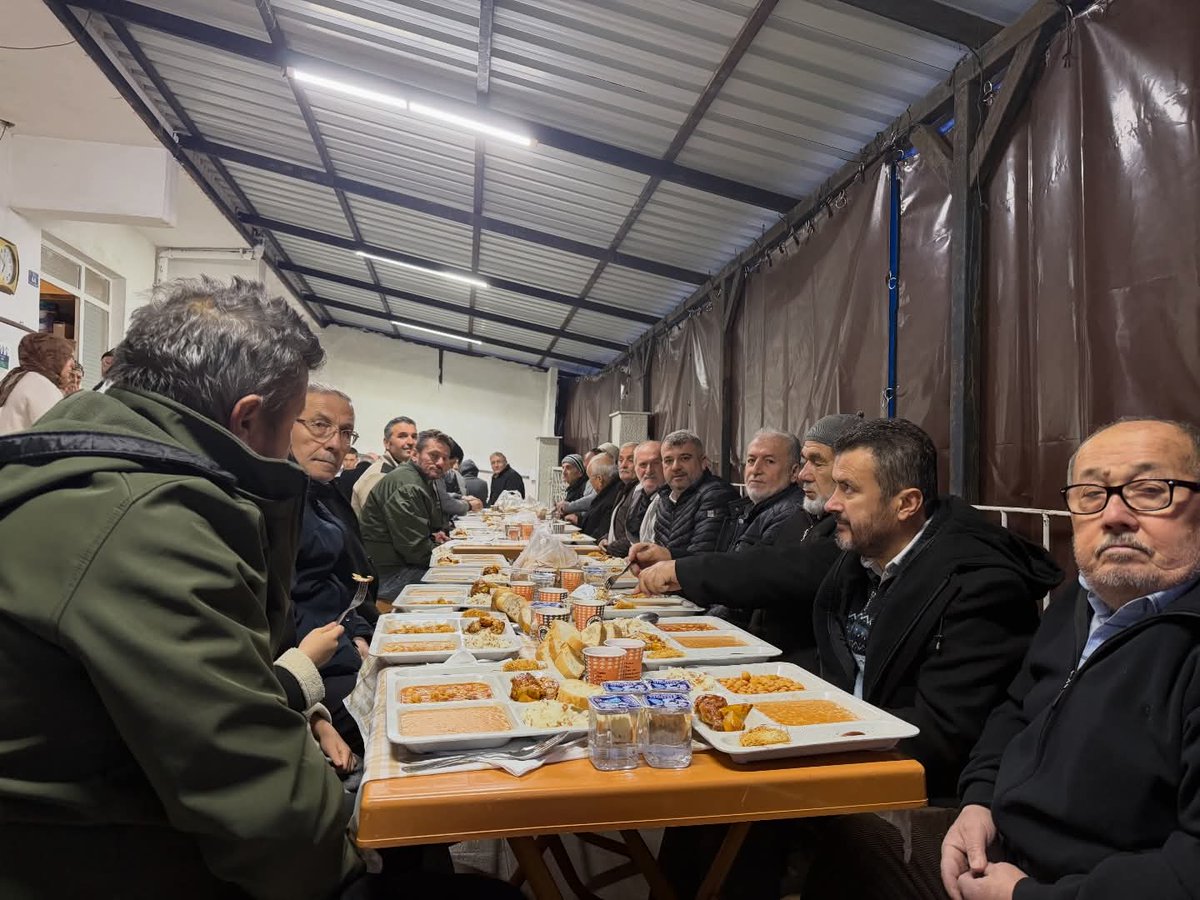 sertaskarakas's tweet photo. 🌙 Ramazan’ın Bereketi 🌙

📍 İsmetpaşa Mahallesi Hacıarpalığı mevkiinde kıymetli hemşehrilerimizle aynı sofrada iftarımızı açtık.

Ramazan’ın bereketini, paylaşmanın ve kardeşliğin güzelliğini birlikte yaşadık.
Rabbim oruçlarımızı kabul, birlik ve muhabbetimizi daim eylesin. 🤲 https://t.co/z5Ppor8pW9