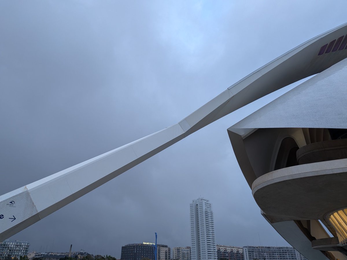 De gris también está guapo el cielo.