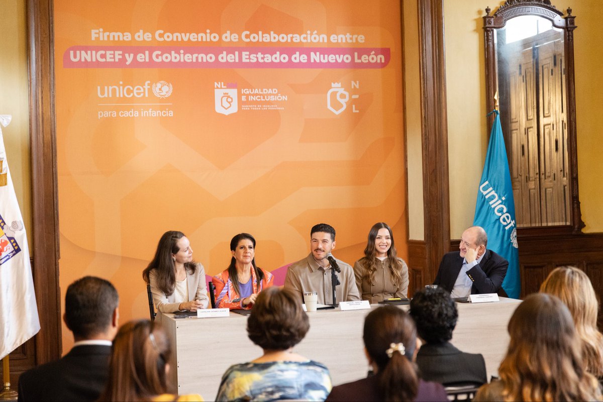 samuel_garcias's tweet photo. JUNTO A UNICEF, PROTEGEMOS LA PRIMERA INFANCIA DE NUEVO LEÓN

Hoy, junto a Mariana Rodríguez y al equipo de @UNICEF, firmamos un convenio para la protección de las niñas y niños de Nuevo León. Hoy estamos a la vanguardia en el cuidado de la primera infancia, dando la mejor educación, coberturas universales de salud y haciendo del DIF Capullos un referente nacional.  

Seguiremos trabajando para que las niñas y niños vivan en el mejor lugar para nacer, crecer, educarse y vivir. ¡Ánimo! 👧🧒🦁👊🏻