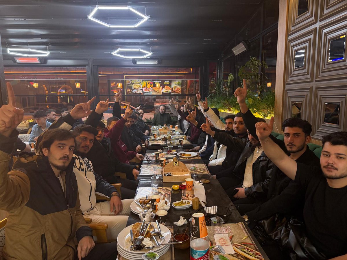 Yozgat Alperen Ocakları olarak Üniversiteli öğrenci kardeşlerimizle iftarda buluşmaya devam ediyoruz. Bugünki iftarımızda bize eşlik eden Alperen Ocakları Teşkilatlardan Sorumlu Genel Başkan Yardımcımız Sn.Mustafa ÇITAK'a Katılımları ve hoş sohbetlerinden dolayı teşekkür ediyoruz