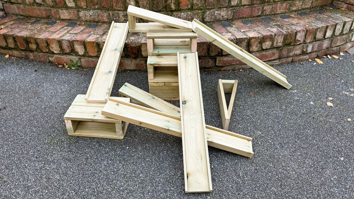 Muddy Faces tweet media