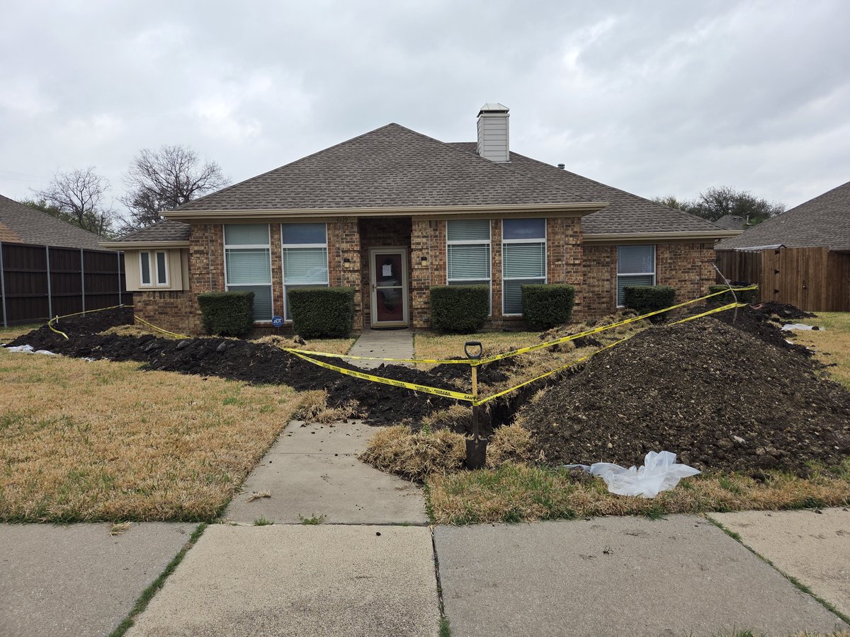 The part of a renovation you never see in listing photos:

Replacing the entire cast iron plumbing system in a 1984 house with PVC — including sewer lines under the slab.

Messy. Expensive. Necessary.

Infrastructure first. Finishes later.

#FixAndFlip #DallasRealEstate