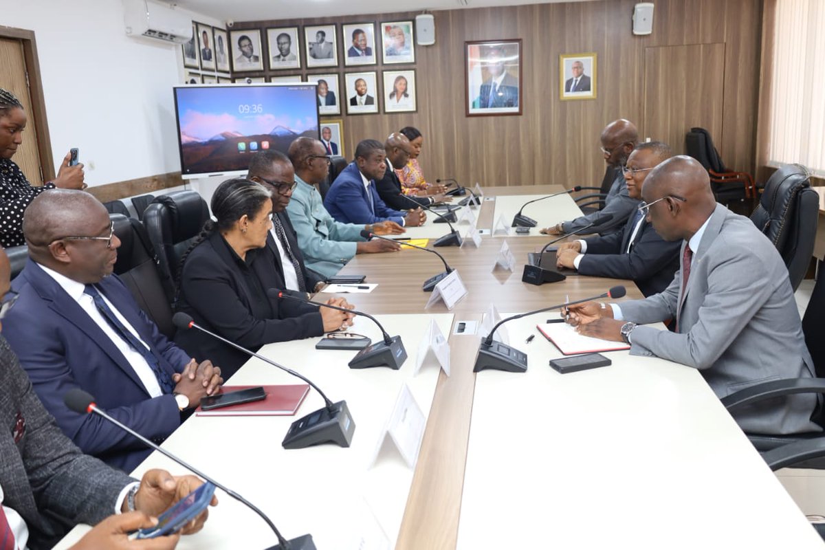 PPGouvCI's tweet image. 3/3
Un moment de courtoisie institutionnelle illustrant les liens entre le Ministère de la Communication et l’ISTC Polytechnique, établissement de référence dans la formation aux métiers de la communication en Côte d’Ivoire.
 #MICOM #ISTCPolytechnique #CommunicationPublique #CIV