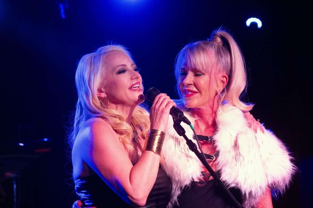 Sharing the mic in #hollywood was an absolute dream! ✨🎤 So grateful for the magic we made together, Kim Cameron, what a moment!

#NewSingle #GrammyWeekend #LiveMusic #Duet #losangeles
#musicfuze