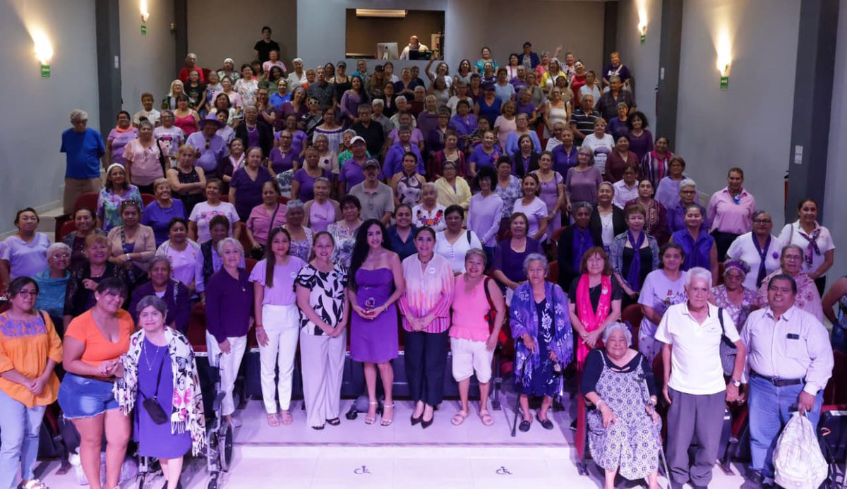 El <a href="/DIF_Cancun/">DIF Benito Juárez</a>, a través de la Dirección de la Familia y la Coordinación de Personas Adultas Mayores, llevó a cabo el taller "Mi belleza, mi historia", como parte de las actividades conmemorativas al Día Internacional de la Mujer. 💜
(1/3)