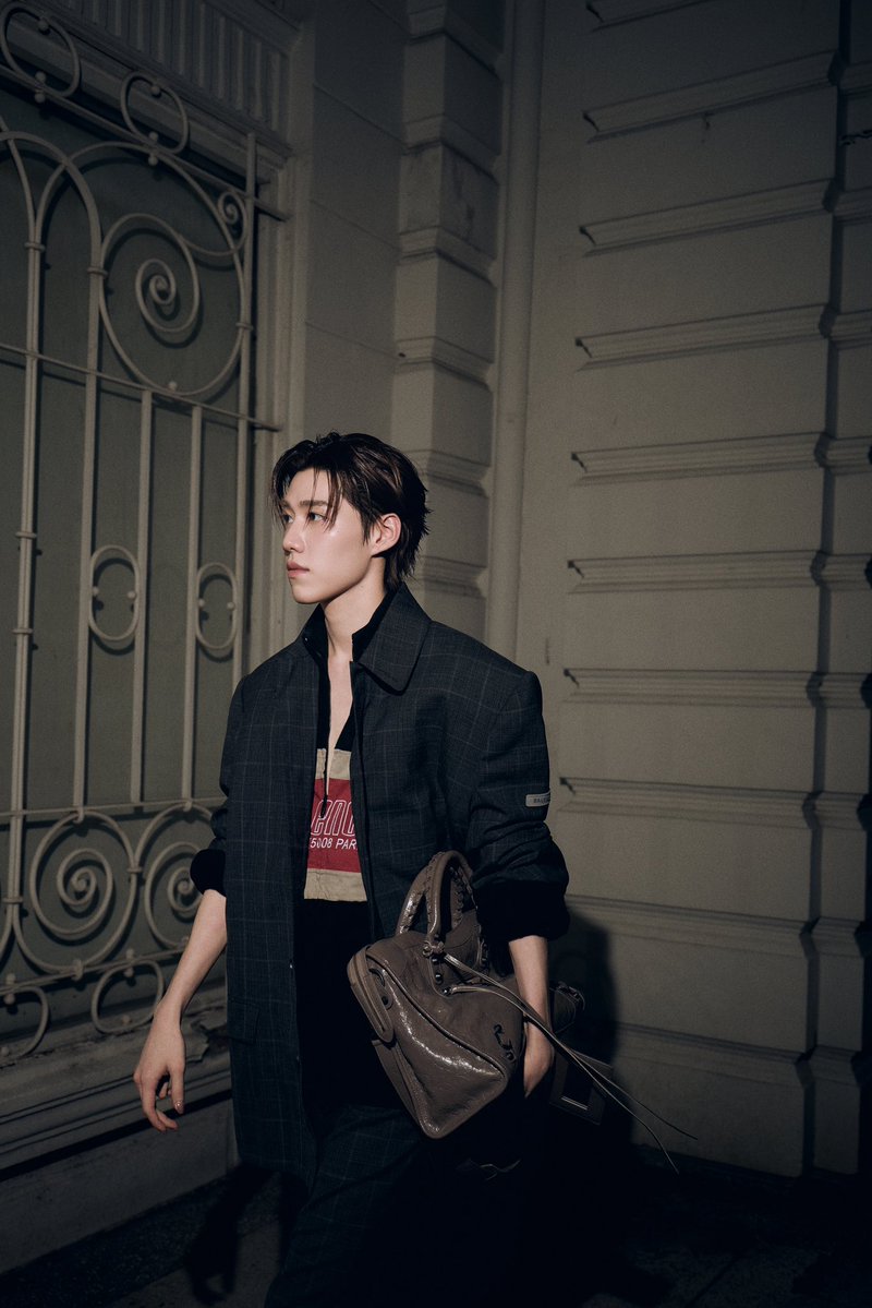 “พีพี กฤษฏ์” แบรนด์แอมบาสเดอร์ของ Balenciaga พร้อมบินสู่ปารีสเพื่อเข้าร่วมชมโชว์ Balenciaga คอลเล็กชั่น Winter 26 ที่จะขัดขึ้นวันที่ 8 มีนาคม เวลา 02.00 น. ตามเวลาประเทศไทย

PP KRIT X BALENCIAGA WINTER 26
#BalenciagaWinter26xPPKrit
#Balenciaga #PFW
#PPKritt