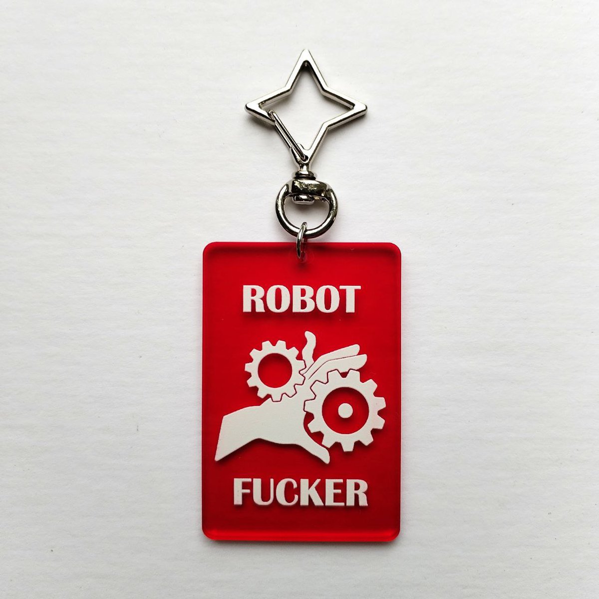 pirojcykkablaaa's tweet photo. Отец щас зашёл ко мне и начал рассматривать стенд с брелоками приговаривая "надо себе брелочек новый взять, возьму вот этот robot fucker" и на моё "эй" продолжил "трахотеля монстров тебе оставлю" https://t.co/KugGNUQZwi