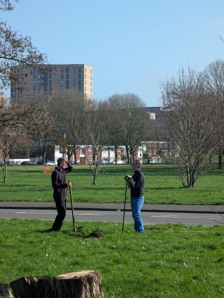 fruitnutvillage's tweet image. Yesterday... planting #FruitTrees in #ReasideForestGarden #BalsallHeath.