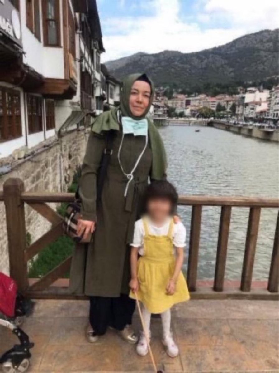 ÇORUM

Ayten İçten Erdoğan, AİHM'nin 
Yalçınkaya kararıyla  suç olmadığını teyit ettiği yasal faaliyetler suç kapsamına alındığı için 20 Mart 2022'den beri hapiste. 

Ayten İçten Erdoğan'ın kızı Nilgün Reyyan, doğduğunda babası aynı gerekçelerle  hapisteydi. 

Nilgün Reyyan, 5