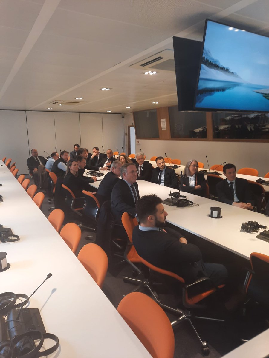 LCA_BXL's tweet photo. Merci @ElliTsiforou pour cet échange avec @Limagrain sur le travail du @COPACOGECA à #Bruxelles
🗣️Un dialogue précieux sur les grands dossiers 🇪🇺 : #Mercosur, PAC post‑2027, sécurité alimentaire, #MACF
#Ensemble pour défendre les #agricoops🤝🌾
#PAC https://t.co/BKp5QyZ33h