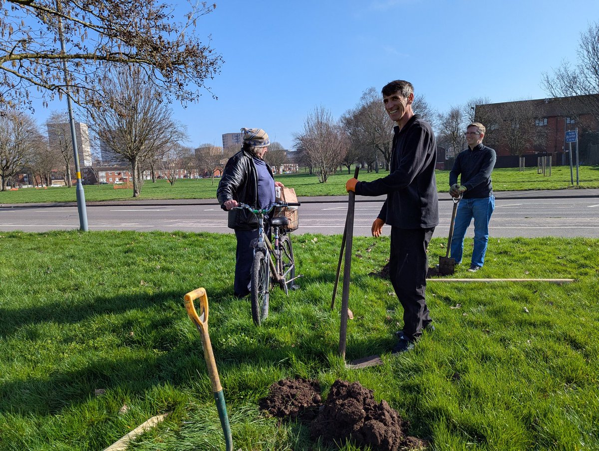 fruitnutvillage's tweet image. Yesterday... planting #FruitTrees in #ReasideForestGarden #BalsallHeath.