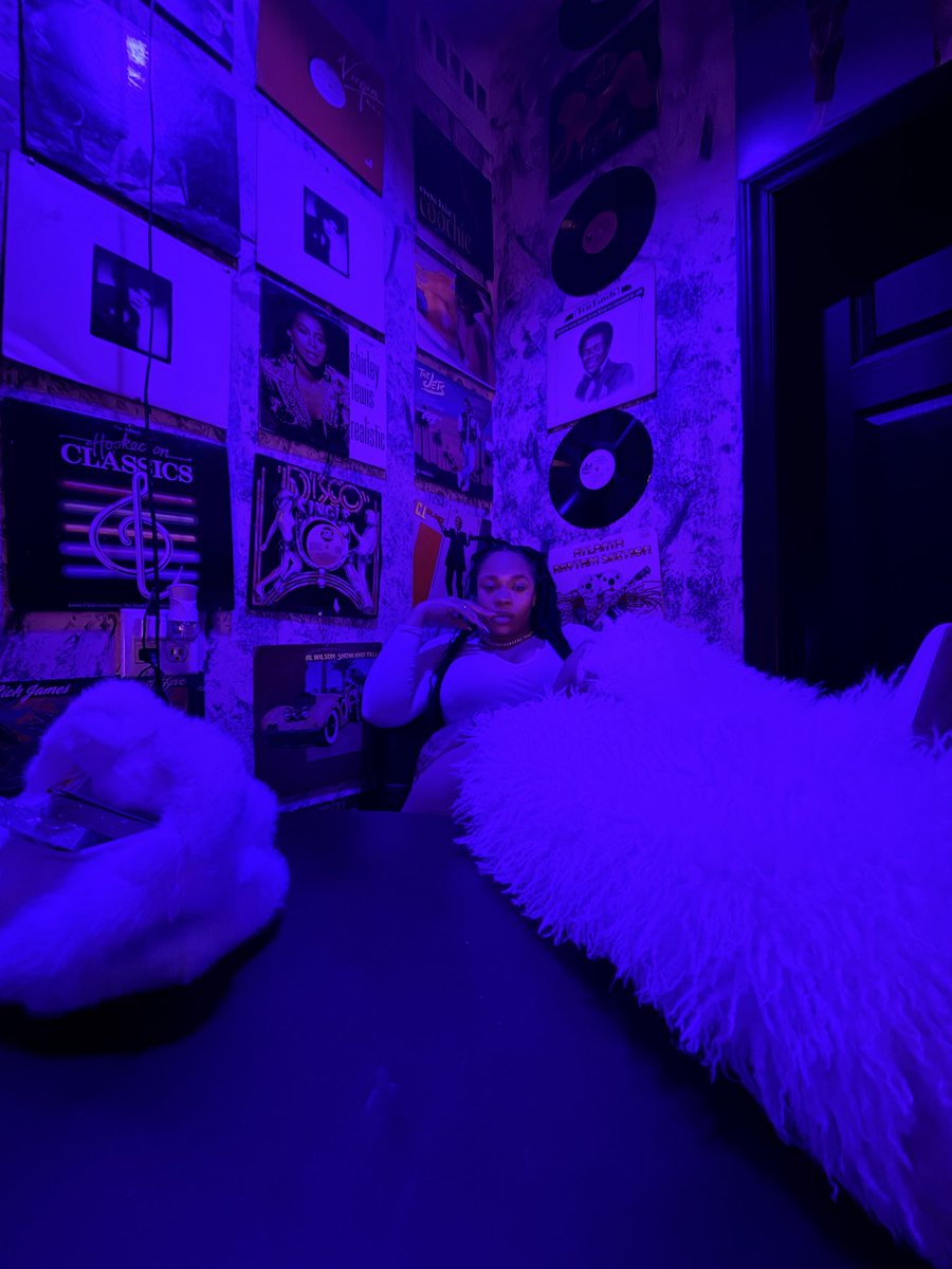 left e.v.e 🐾 tweet media