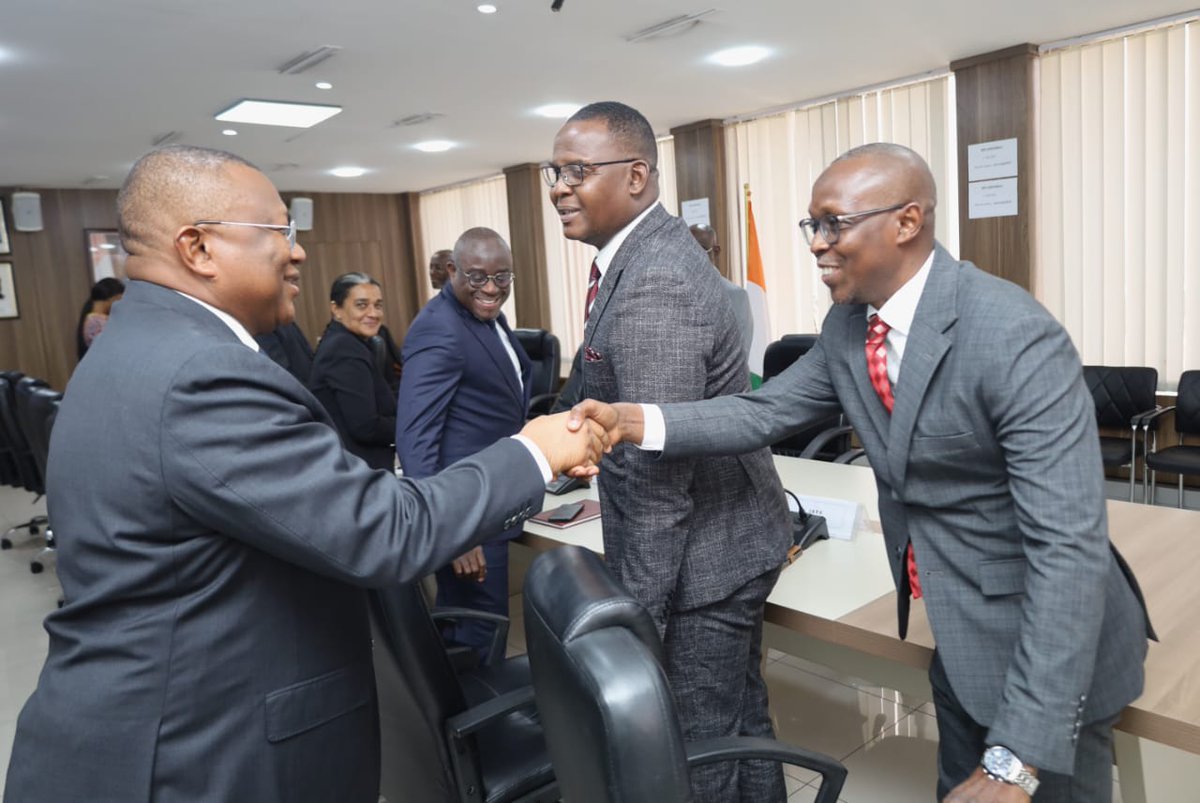 PPGouvCI's tweet image. 3/3
Un moment de courtoisie institutionnelle illustrant les liens entre le Ministère de la Communication et l’ISTC Polytechnique, établissement de référence dans la formation aux métiers de la communication en Côte d’Ivoire.
 #MICOM #ISTCPolytechnique #CommunicationPublique #CIV