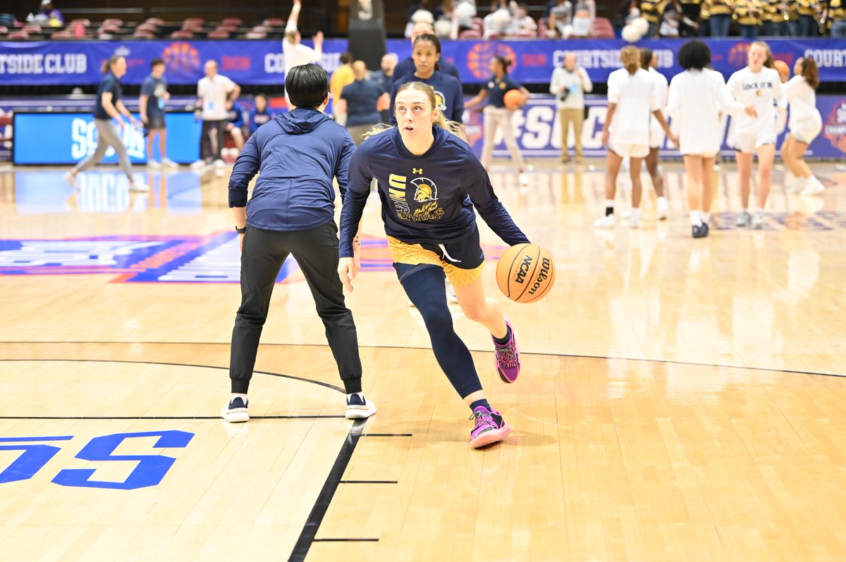 uncgwbb's tweet photo. Go time in Asheville! 🏀
#protecttheG #letsgoG https://t.co/bWi5cuwAwc