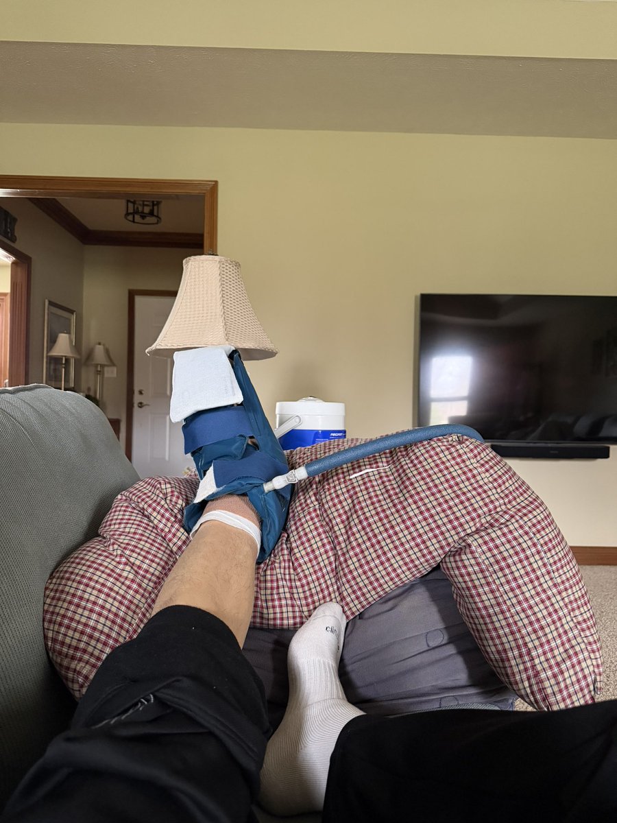 BobMorgan56os5's tweet photo. @B89Adam Current situation. Prepping for the @IndianaWBB Game today while on the road to recovery!
Let’s Flippin Goooooo!!
🔴⚪️🏀🔥
#KeepDoingTheWork
#GOIU
@IndianaWBB https://t.co/11EDZqWY6P