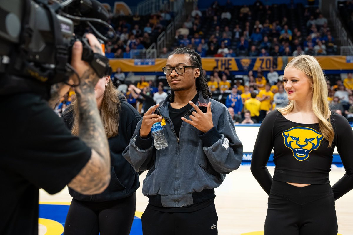 Pitt_ATHLETICS's tweet photo. STUDENT-athletes‼️‼️

Celebrated the Panthers who earned a fall semester 4.0 at the Pete last night 👏📚 https://t.co/TPpiLbSM8F