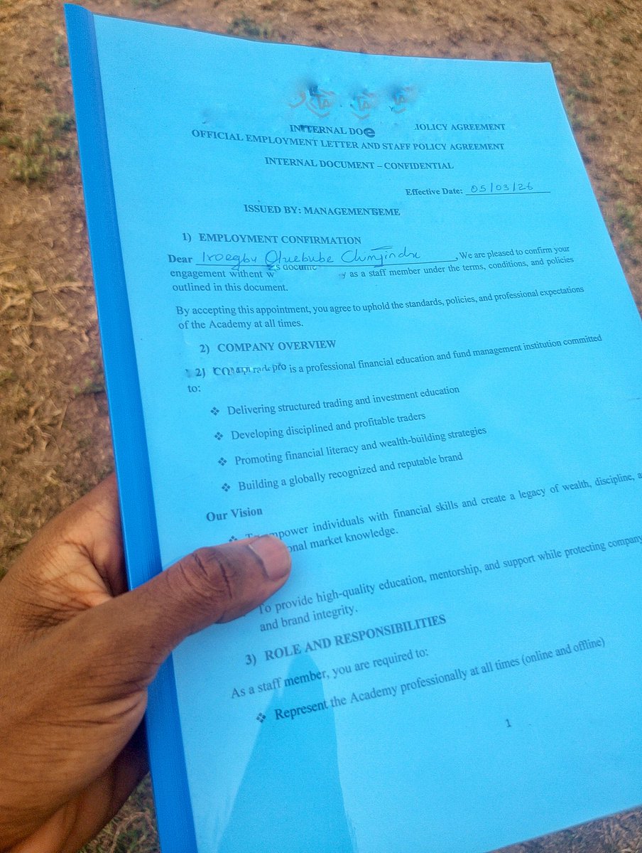 Salagraphy442's tweet photo. Here I received and signed my Employment confirmation with a Start up Brand . 
I'm looking to help them scale up and be one of the best around. So watch out for them . 

Another Brand deal in the bags !!
#GraphicDesign #Contract #Gigs #GraphicDesigner https://t.co/F4HZvqvu4U