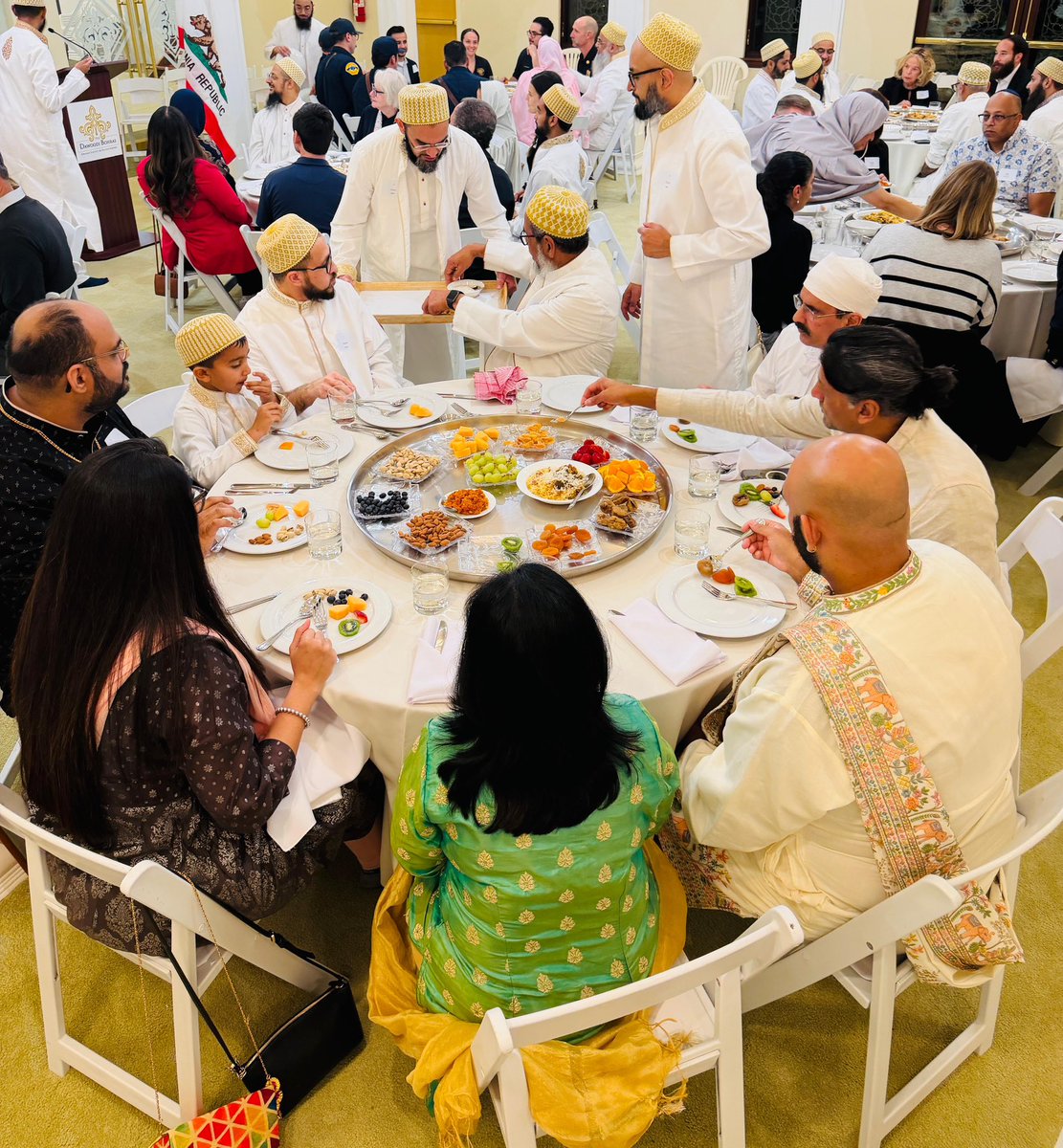 Bohras_USA's tweet image. Members of the #DawoodiBohra community of #OrangeCounty and #InlandEmpire hosted a Ramadan iftar joined by U.S. Representatives @robertgarcia4ca and @NormaJTorres; representatives of California Attorney General @AGRobBonta; State Senator @SenSusanRubio; Assemblymember