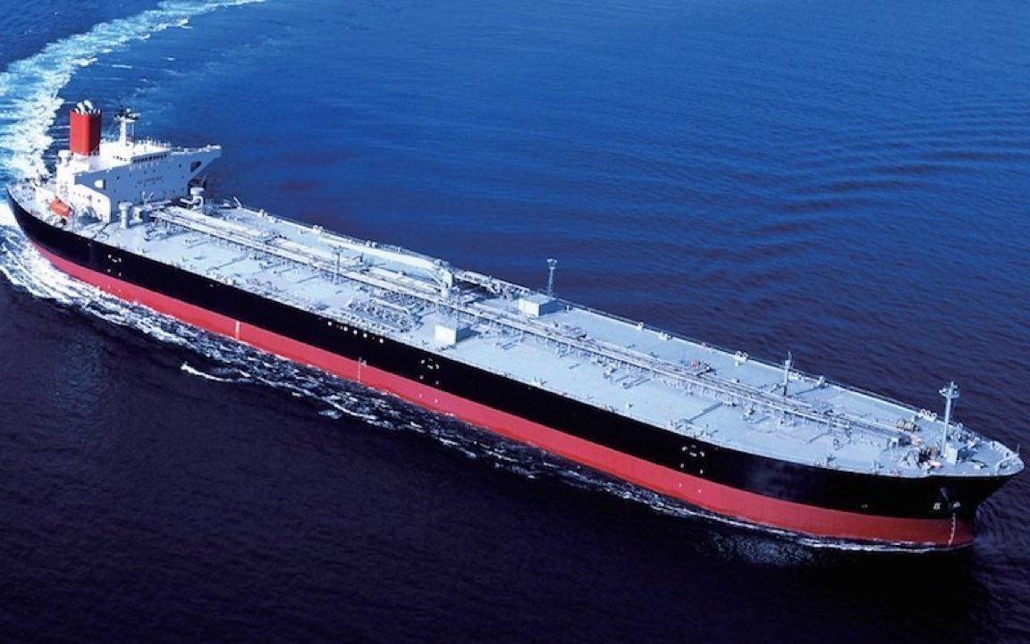 JUST IN: 🇮🇷 🇺🇸 Iran struck and sunk a U.S. oil tanker in the gulf.