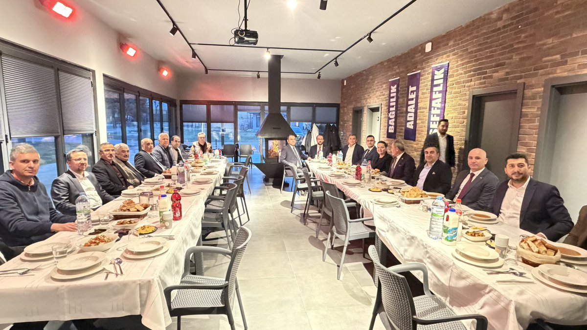 Nilgun_OK's tweet photo. 📍Ankara

Denizlim Derneği’nin düzenlediği iftarda Ankara’daki hemşehrilerimizle aynı sofrada bir araya geldik.

Memleket hasretinin, muhabbetin ve Ramazan’ın bereketinin buluştuğu bu güzel sofrada gönüllerimiz yine Denizli’miz için buluştu. 🌙

Emeği geçen herkese teşekkür ediyorum. Allah, tuttuğumuz oruçları kabul etsin. 🤲

#MilletimizleİnancımızBir