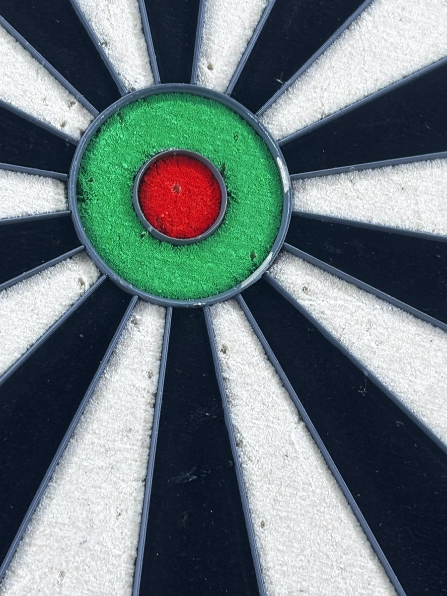stimooo1's tweet photo. @MissionDarts  loving my brand new
Samurai 4 graphite board! But was annoyed to see paint chips put of the bull ring as soon as i opened it 😔 https://t.co/L1yst9m8bL