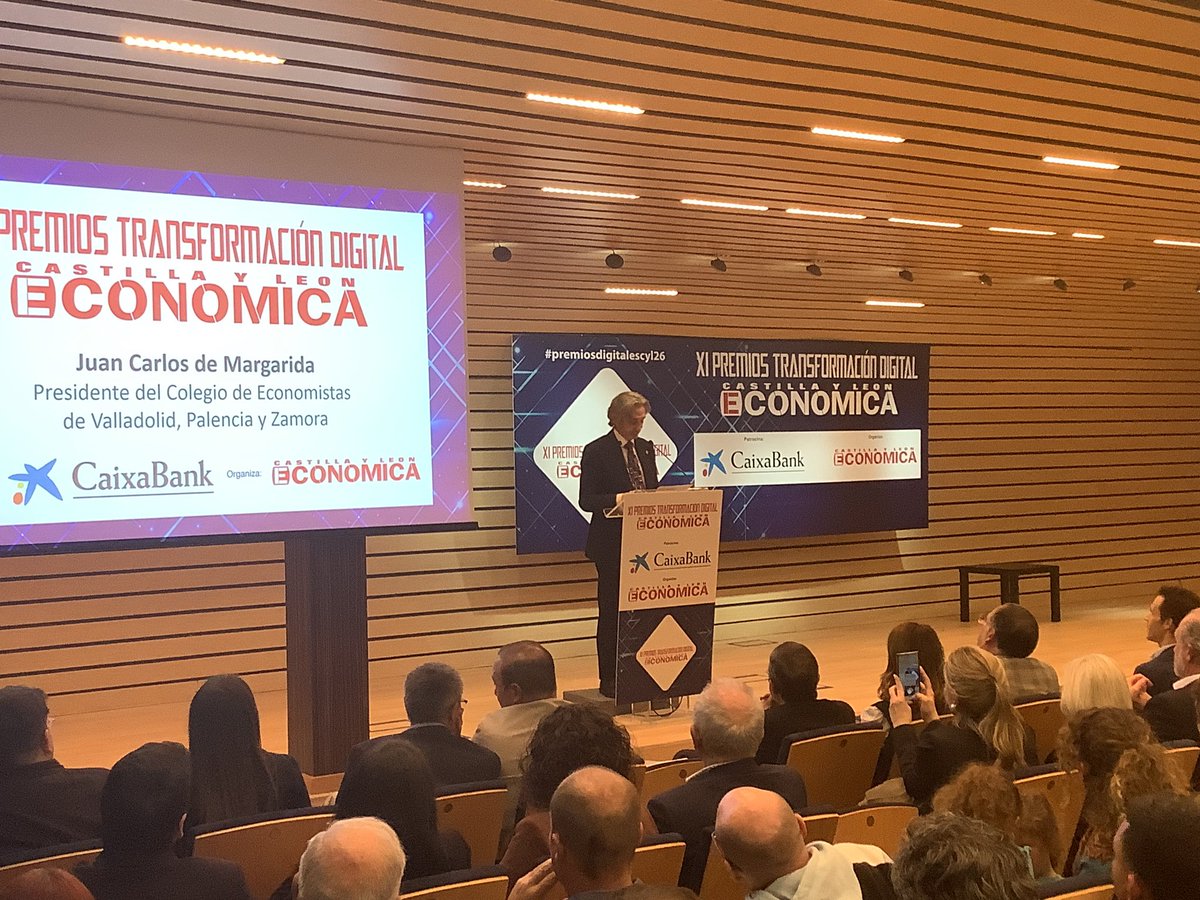 cyleconomica's tweet image. "Hagamos de la tecnología nuestra aliada para construir un futuro más competitivo y moderno para #CyL, apostando por la excelencia, la sostenibilidad y el liderazgo en la era digital", reclama @juandemargarida #premiosdigitalescyl26 @ECOnomistaVAlor @EcovaEstudios