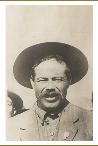 INEHRM's tweet photo. #DiarioDeLaRevolución

08-marzo-1916

Francisco Villa se aproxima a Columbus, el carrancismo asegura su huida a Cuba

📷 El general Francisco Villa. ca. 1914. Colección Elmer y Diane Powell. Universidad Metodista del Sur. https://t.co/vPq2fQFk8S