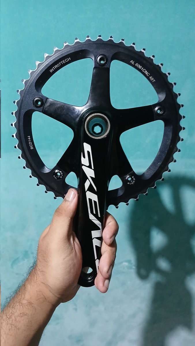 dwikiputranto's tweet photo. #fnfjb
WTS
Crankset Skeace
Chainring intro 7 48T
Include bb bawaan
Drat semua aman 
Minus pemakaian
2boltnut di ganti litepro
850k nego boleh https://t.co/mIJ9yfCpJn
