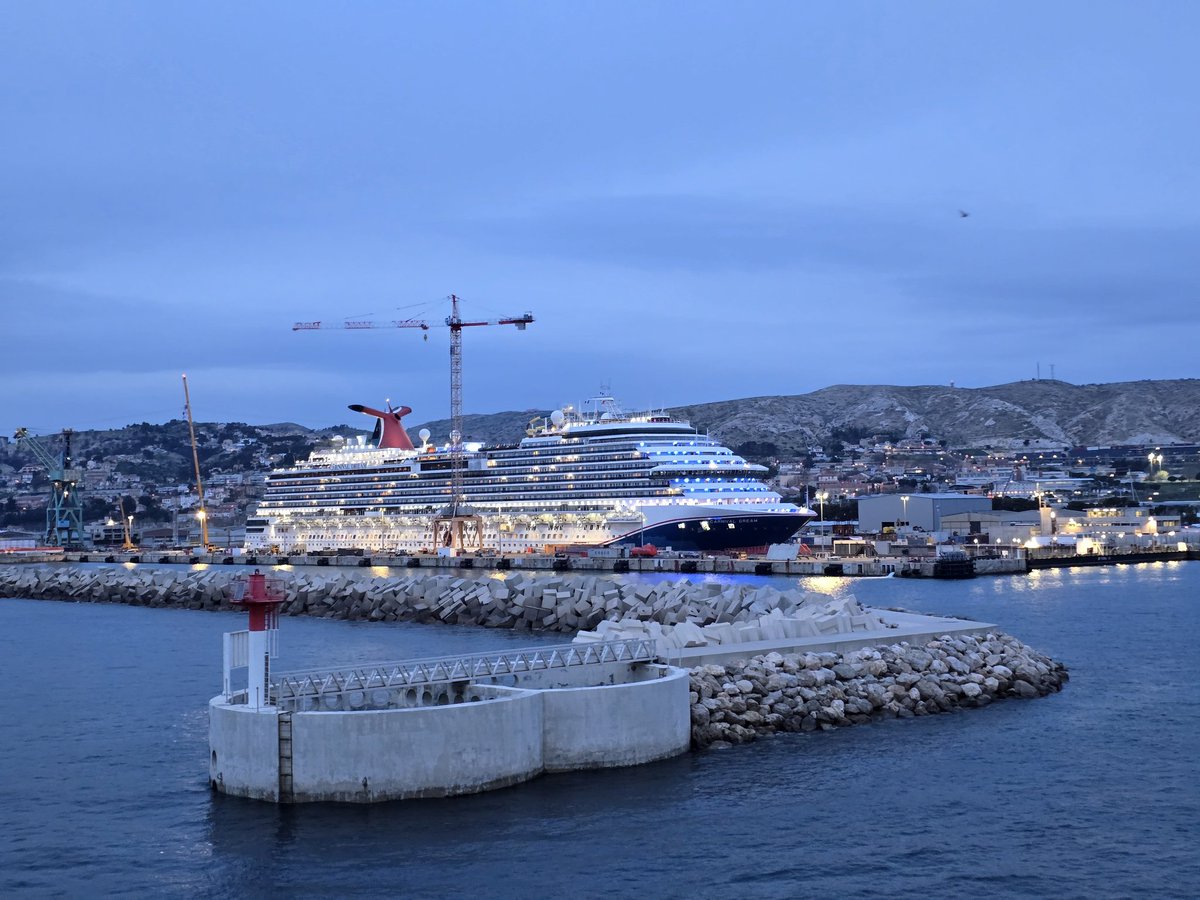 MatthewCruises's tweet image. Really cool to see Carnival Dream in drydock as we left Marseilles 🚢🇫🇷

Apparently some of our fellow passengers are going on her when she crosses the Atlantic back to Galveston 🇺🇸

Wish I had the annual leave for that as I'd love to try Carnival!

#Carnival #CarnivalDream