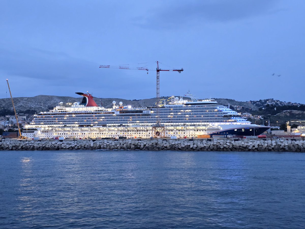 MatthewCruises's tweet image. Really cool to see Carnival Dream in drydock as we left Marseilles 🚢🇫🇷

Apparently some of our fellow passengers are going on her when she crosses the Atlantic back to Galveston 🇺🇸

Wish I had the annual leave for that as I'd love to try Carnival!

#Carnival #CarnivalDream