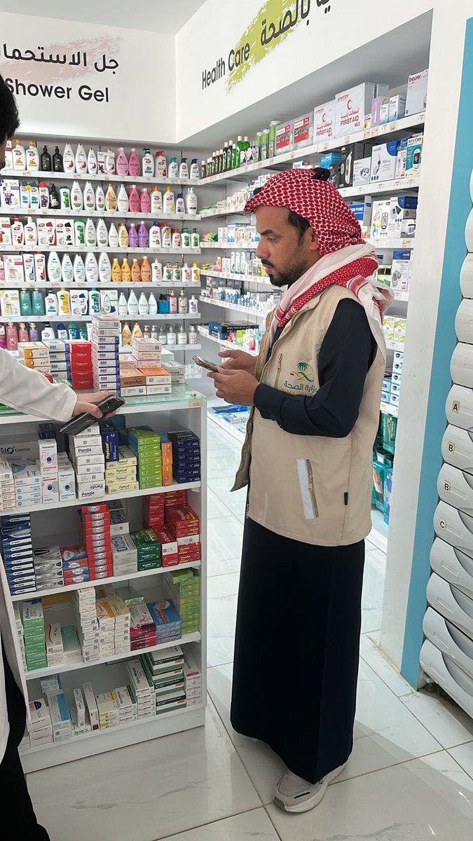 gurayathealth's tweet photo. نفذت وحدة الرقابة في ادارة الاداء والالتزام بمكتب وزارة الصحة بالقريات حملة التزام الصيدليات بصرف ادوية التخسيس بالوصفة طبية
وذلك لرفع مستوى الوعي والالتزام بالانظمة والتعليمات.

 #مكتب_وزارة_الصحة_بالقريات https://t.co/Qk06KqIOkq