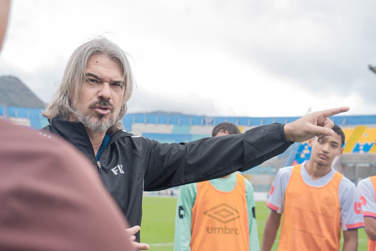 FFH_Honduras's tweet image. 🎥 Primeras pruebas del sistema FVS en el Estadio Nacional Chelato Uclés 🏟️

Se realizan prácticas y capacitación del Sistema de Apoyo de Video en el Fútbol como parte del proceso en el fútbol hondureño en @lnfphonduras.⚽🇭🇳

✅Liga @hondubet 

#FVS #LigaNacional #FFH #FIFA