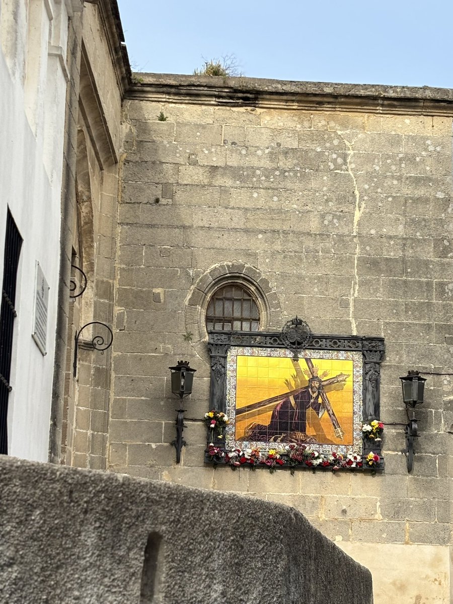 mabernalsanchez's tweet photo. Jerez abre hoy a las 00:00 el besamanos de su señor, el único que dura abierto 24 horas seguidas. Jerez no duerme, está con Él https://t.co/PzQSYX0MG5
