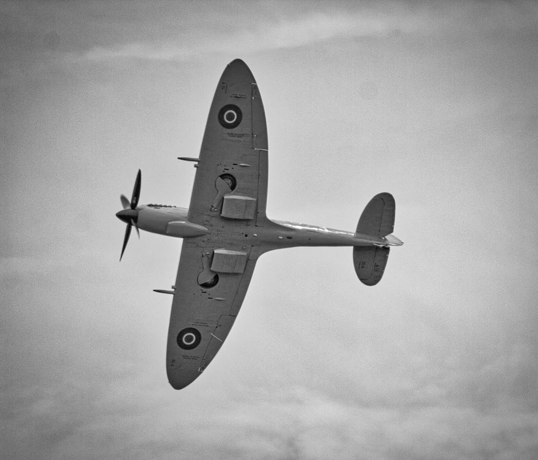 RAF_Cosford's tweet photo. This beautiful lady is 90 years old today. 

The incomparable Supermarine Spitfire first flew on 5 March 1936.

📸 @ianwillo28 https://t.co/tjjEUWTA5N