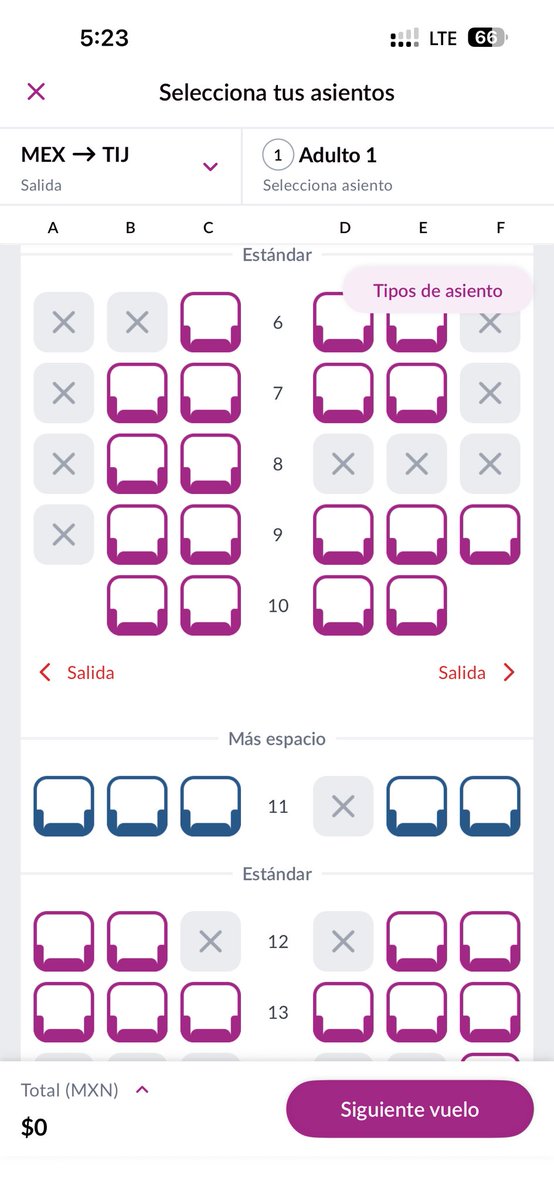 Gusanobregon's tweet photo. Según @viajaVolaris las filas de emergencia están más atrás de la fila 11, pero en su app la fila 11 es salida de emergencia. @AtencionProfeco @Profeco https://t.co/MYSp7dEeBt