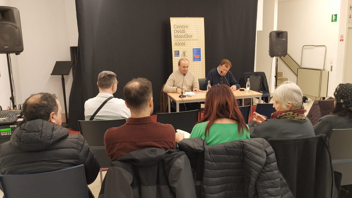 josepclim's tweet photo. Presentació a Alcoi d’”Un país de llengua. Històries de la dignificació del valencià”, al @CCOvidiMontllor, dins  cicle "Parlem de llengua. Som i serem". Molt agraït a @FrancescGisber1, de @alcoicomtatpel1, i a tota la gent que ens ha acompanyat @DetroitLlibres 
@DrassanaLlibres https://t.co/SQ7RhZ6eMW