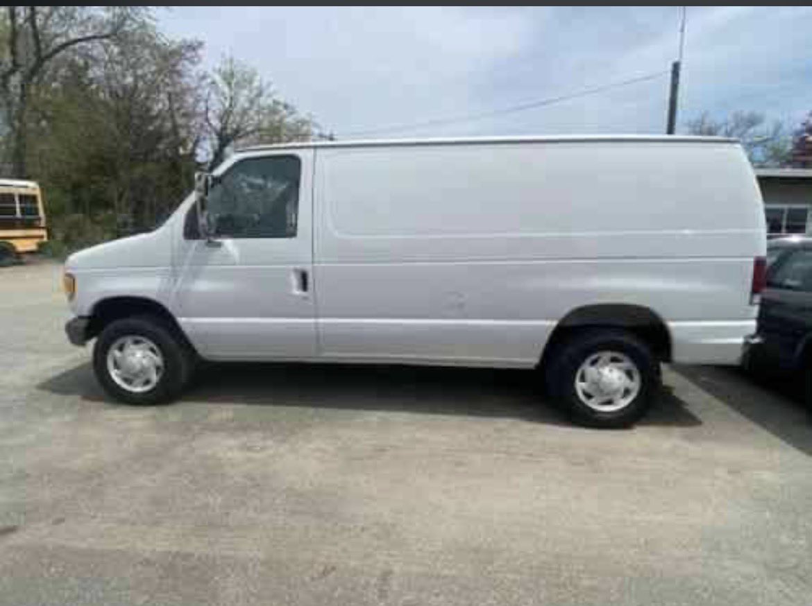 neftink's tweet photo. @cusemodejimbo_ @crainandcone @Blain_Crain @JakeCrain_ @CrainNConeMemes @BadQualityMemes @dailywireplus I got this 96 model with 187,000 miles on it.  Needs a catalytic converter and had some substantial stains on the seats but overall good shape. I think they used it as an airport taxi. https://t.co/h8oQiK8vpL