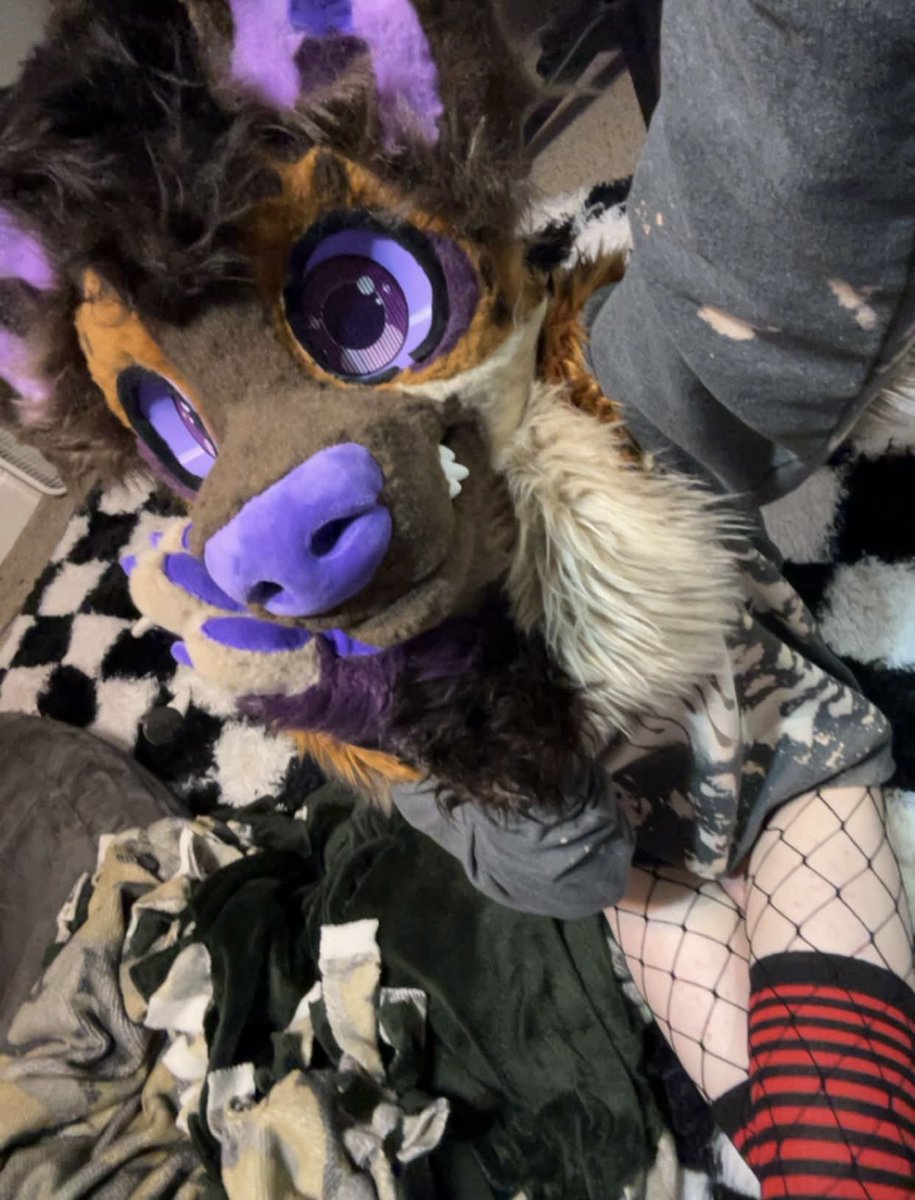 01blaze01's tweet photo. Suit vs suiter :3 https://t.co/rY9Bupa5Kq