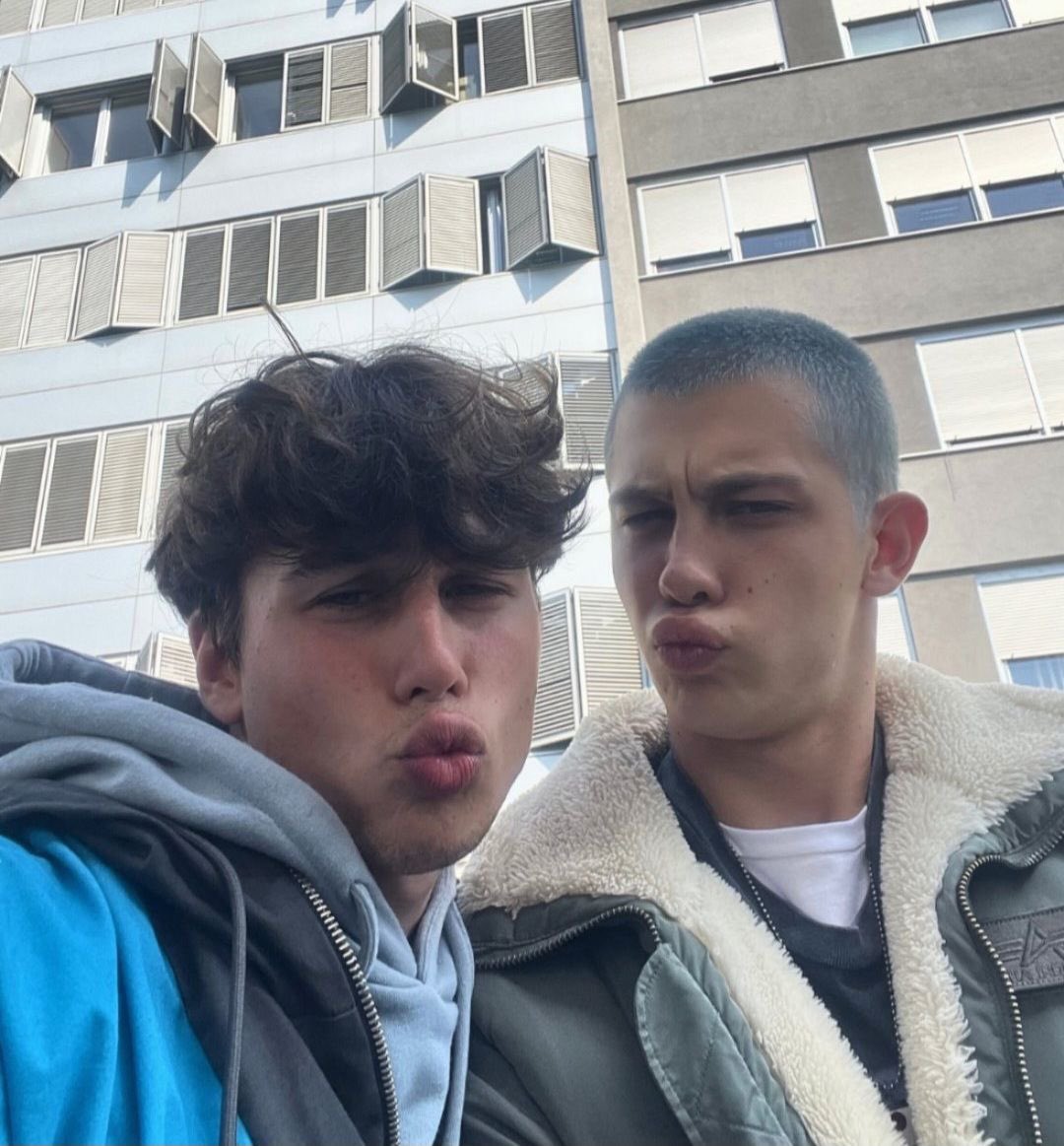 ivqnzs's tweet photo. BEST FRIENDS IN EVERY UNIVERSE #sramhr https://t.co/4vLY3pCJu1